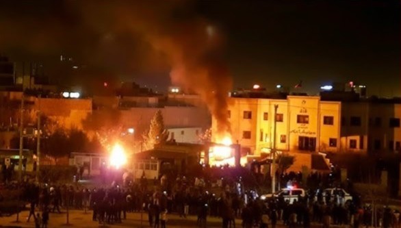 সরকার বিরোধী বিক্ষোভে অশান্ত ইরান, জ্বলছে সংবাদমাধ্যমের অফিস