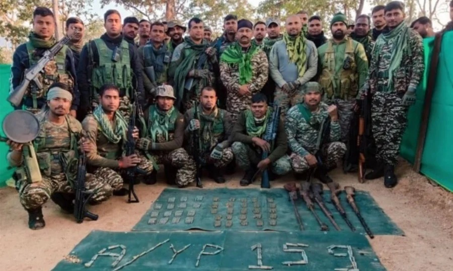 লাল সন্ত্রাসের বিরুদ্ধে বড়সড় সাফল্য, ছত্তিশগড়ে আত্মসমর্পণ ৬৩ মাও নেতার