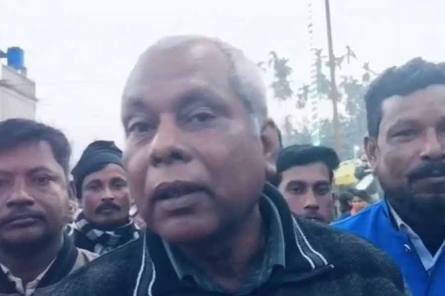 ইডির পশ্চাৎদেশে ডান্ডা মারা উচিত , হলদিবাড়িতে তৃণমূল নেতার হুঁশিয়ারিতে বিতর্ক