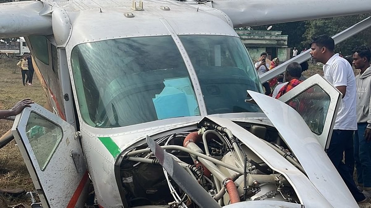 বড়সড় দুর্ঘটনা ওড়িশায়, ভেঙে পড়ল চাটার্ড প্লেন, আহত পাইলট সহ ৭ যাত্রী