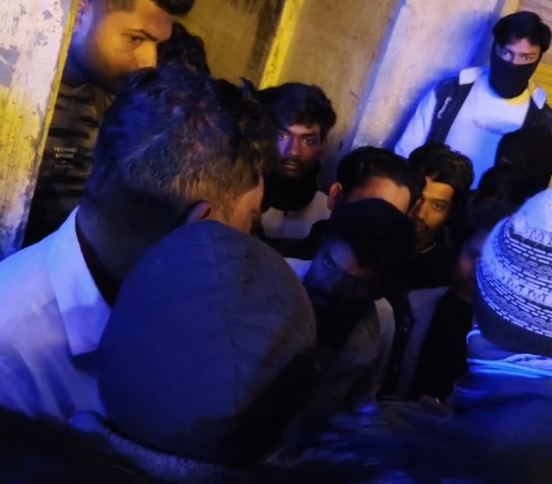 তৃণমূল নেতাকে ল্যাম্পপোস্টে বেঁধে মারধর , বিজেপির কাজে উত্তেজনা এলাকাজুড়ে