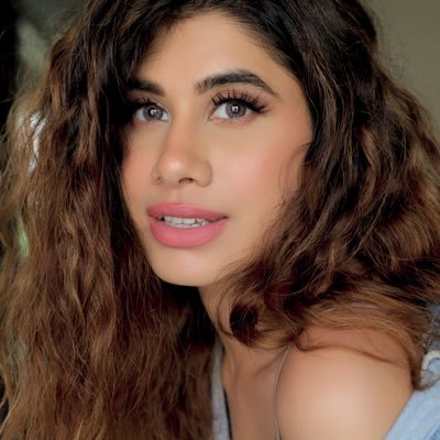 মায়ের চিকিৎসার জন্য ফ্যানদের থেকে ২৮ লক্ষ সংগ্রহ , আবেগঘন বার্তা মালভিকা সিটলানি