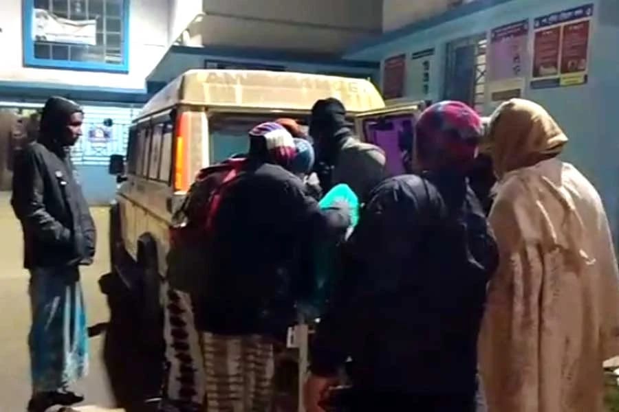 SIR কাজের চাপে চরম সিদ্ধান্ত ,  স্কুলের মধ্যেই আত্মঘাতী মুর্শিদাবাদের BLO