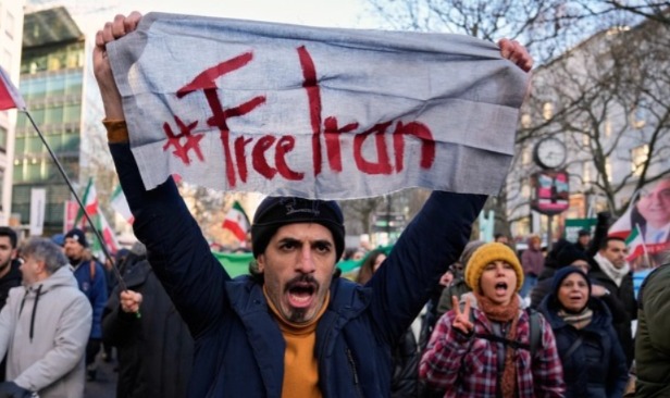 বিক্ষোভে শামিল হলেই মৃত্যুদণ্ড, হুঙ্কার ইরানের ইসলামি শাসকদের