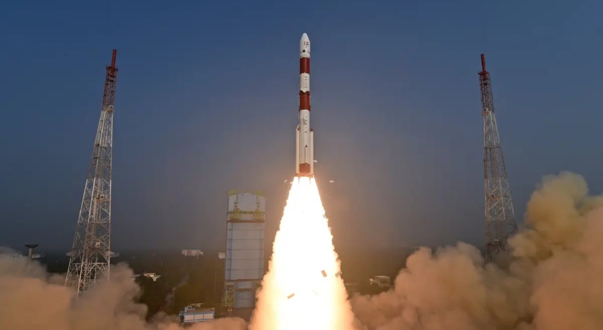 বছরের শুরুতেই বড়সড় ধাক্কা ইসরোর, ১৬ টি উপগ্রহ নিয়ে ‘উধাও’ পিএসএলভি-সি৬২ রকেট