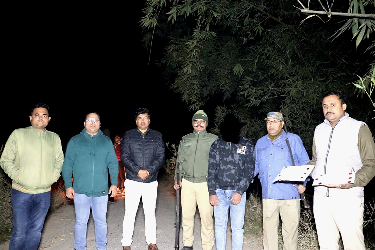 রাত নামলেই সীমান্তপাড়ে মাদকের দেদার পাচার চক্র , গ্রেফতার ২ নাবালক