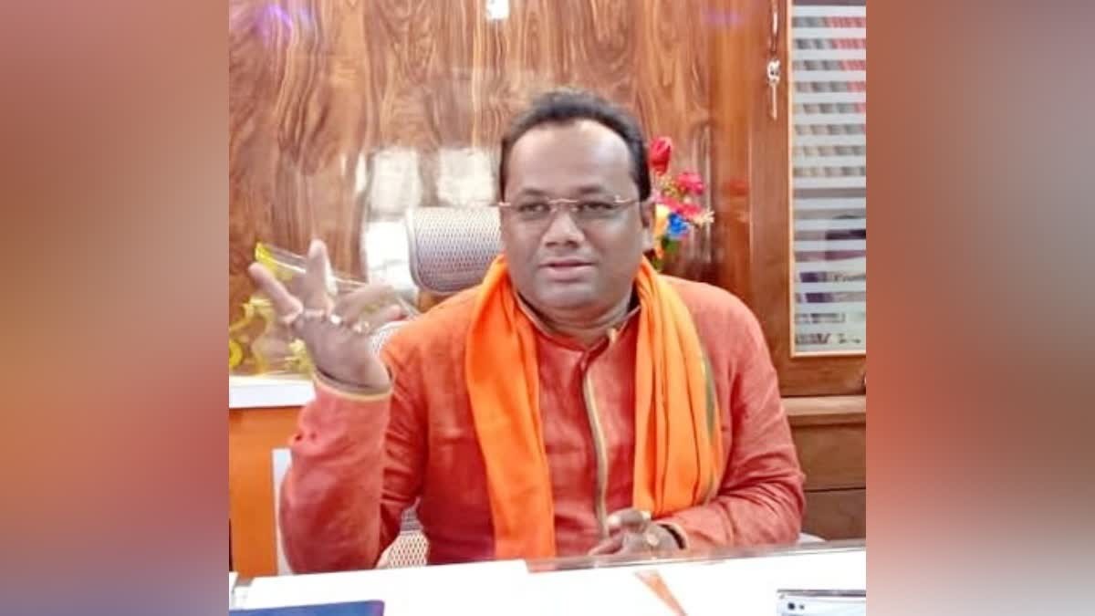 ভাষণের মাঝেই মেজাজ হারালেন বিজেপি বিধায়ক , বিতর্কের মুখে স্বপন মজুমদার