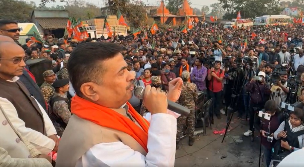 চন্দ্রকোনায় কনভয়ে হামলা, “আমাকে পুড়িয়ে মারার চক্রান্ত”, বিস্ফোরক অভিযোগ শুভেন্দুর