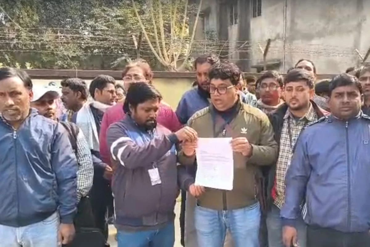 SIR প্রক্রিয়ায় চরম অসন্তোষ , ফারাক্কায় গণ ইস্তফা ২০০ BLO-র